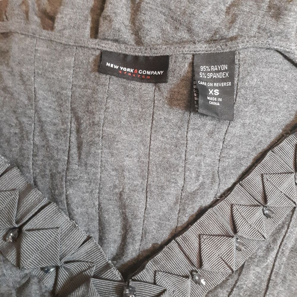 New York and Company v neck dress - Picture 2 of 4